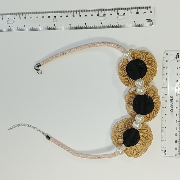 Flower petals statement necklace Grey NWT - Picture 4 of 5